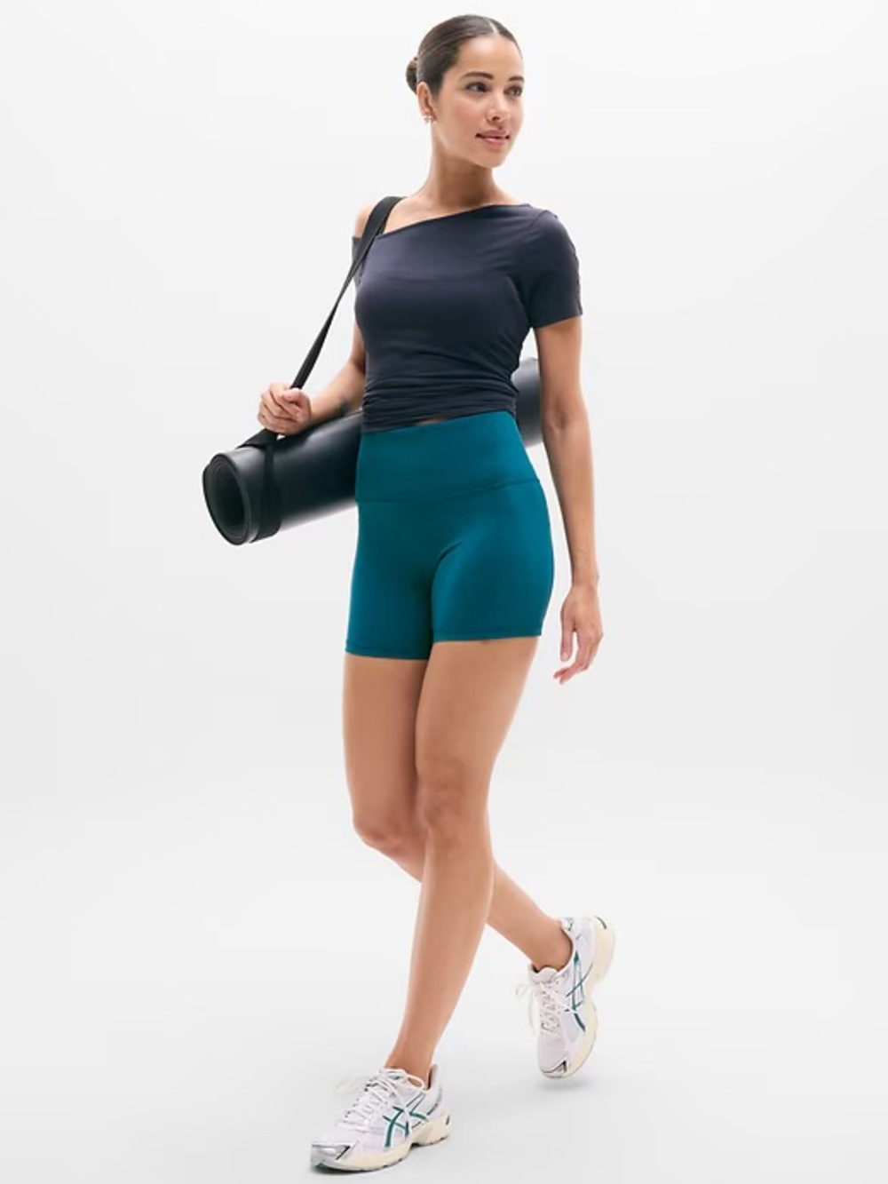 Athleta Salutation Stash 5” Shorts